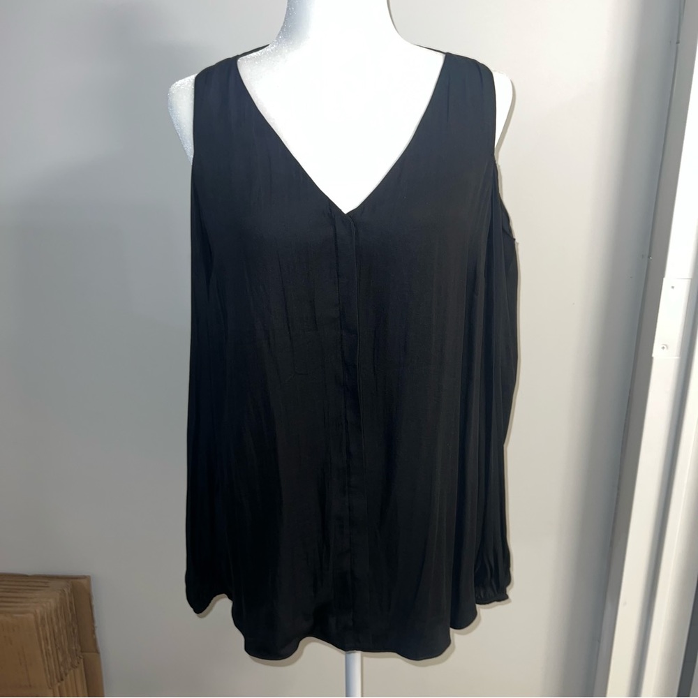 Decjuba Button Down Cold Shoulder Blouse Black